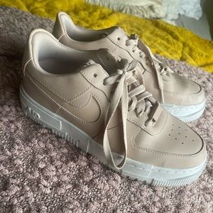 WOMEN'S NIKE AIR FORCE 1 PIXEL CASUAL SHOES
